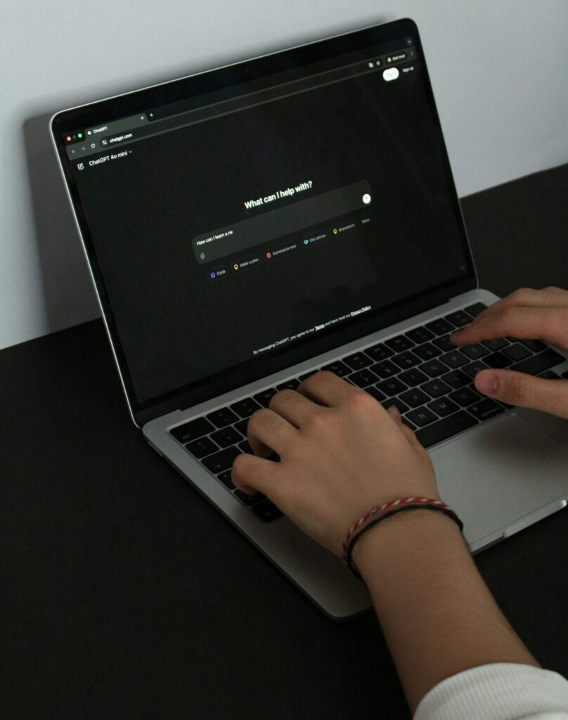 A person using a ChatGpt application to summarize information and write a thoughtful written response.